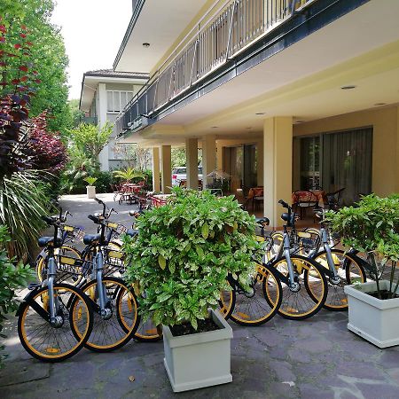 Hotel Devon Rooms & Breakfast チェゼナーティコ エクステリア 写真